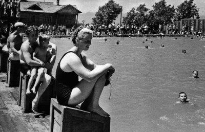Открытый бассейн в городском парке культуры и отдыха, Южно-Сахалинск, 1948 год. Oldsakhalin.ru